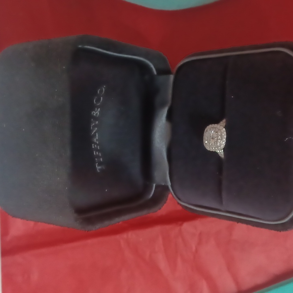 Tiffany soleste cushion cut diamond ring - Picture 2 of 8
